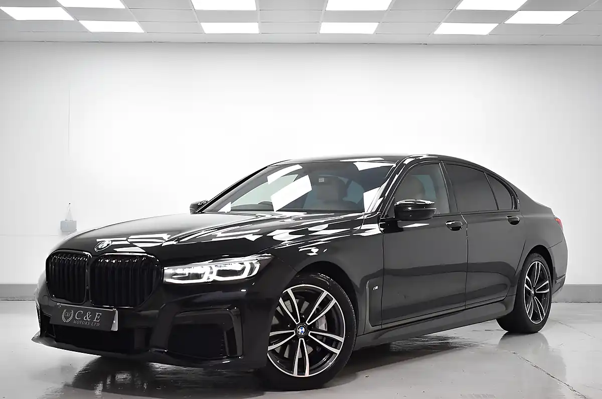 Used 2021 BMW 7 Series M Sport Black Sapphire Metallic Paint - Front View