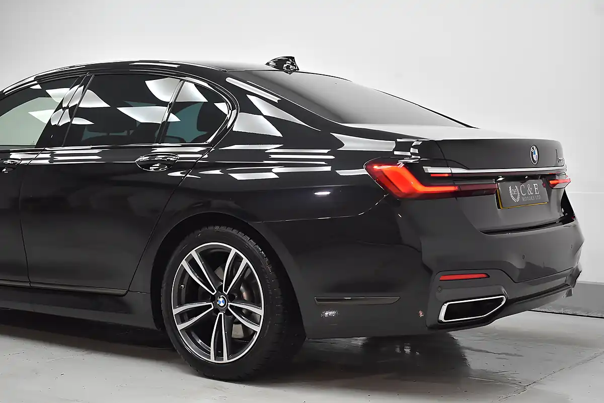 Used 2021 BMW 7 Series M Sport Black Sapphire Metallic Paint - Interior and Exterior details 10