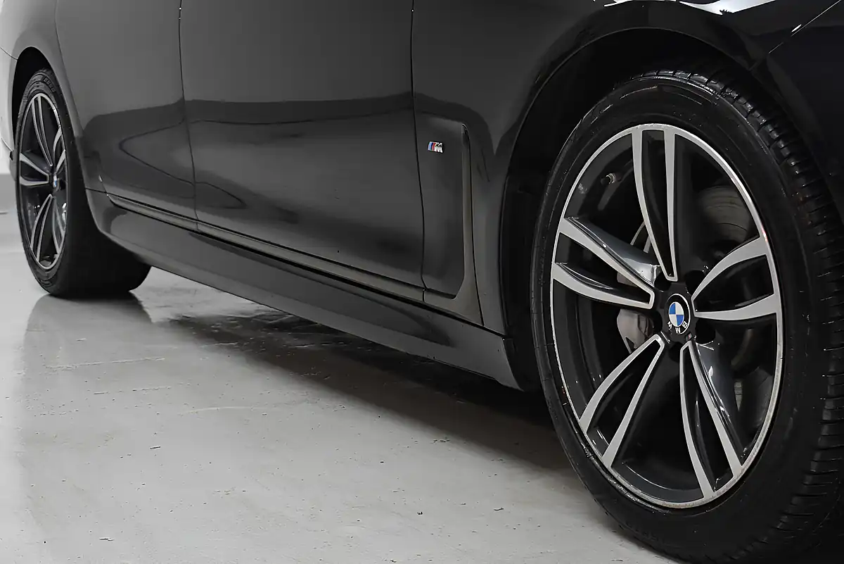 Used 2021 BMW 7 Series M Sport Black Sapphire Metallic Paint - Interior and Exterior details 16
