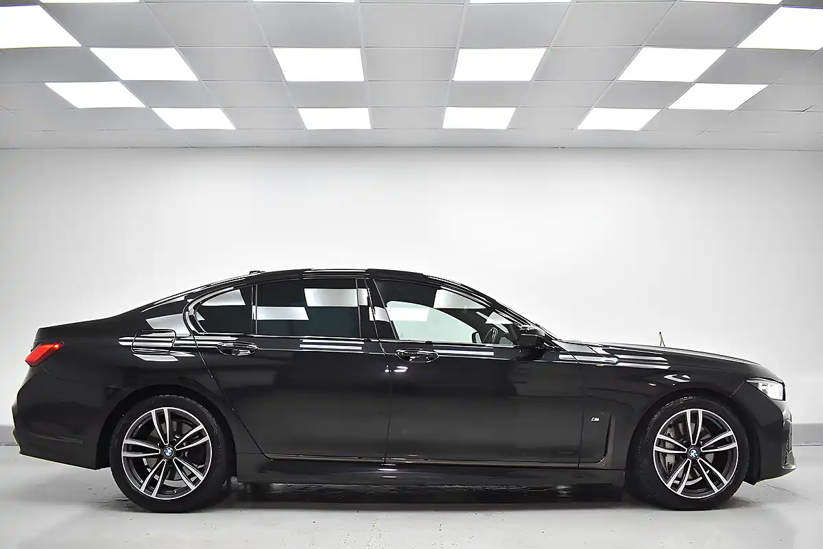 Used 2021 BMW 7 Series M Sport Black Sapphire Metallic Paint - Interior and Exterior details 17