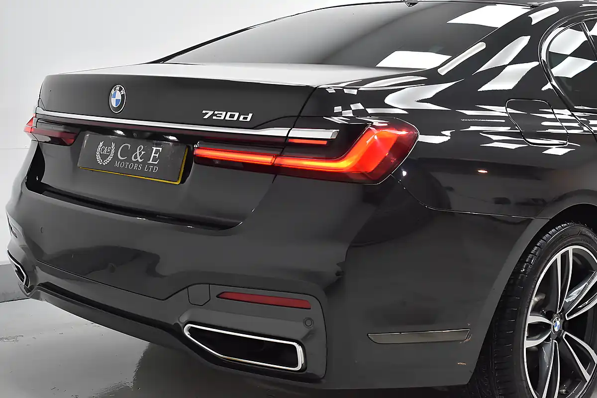 Used 2021 BMW 7 Series M Sport Black Sapphire Metallic Paint - Interior and Exterior details 19