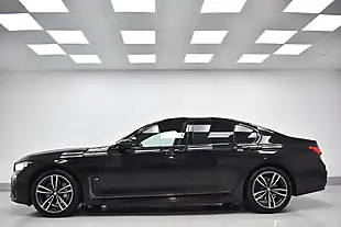 Used 2021 BMW 7 Series M Sport Black Sapphire Metallic Paint - Interior and Exterior details 2