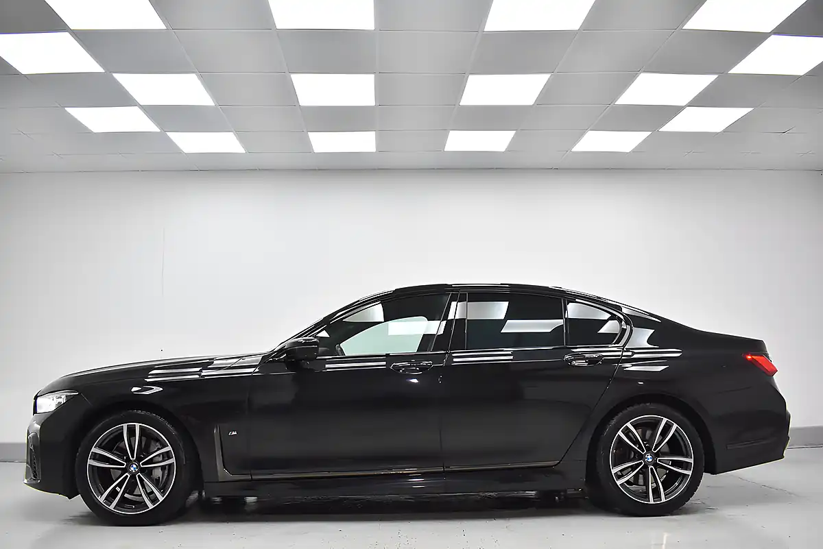 Used 2021 BMW 7 Series M Sport Black Sapphire Metallic Paint - Interior and Exterior details 2