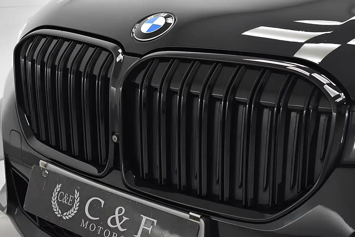 Used 2021 BMW 7 Series M Sport Black Sapphire Metallic Paint - Interior and Exterior details 7