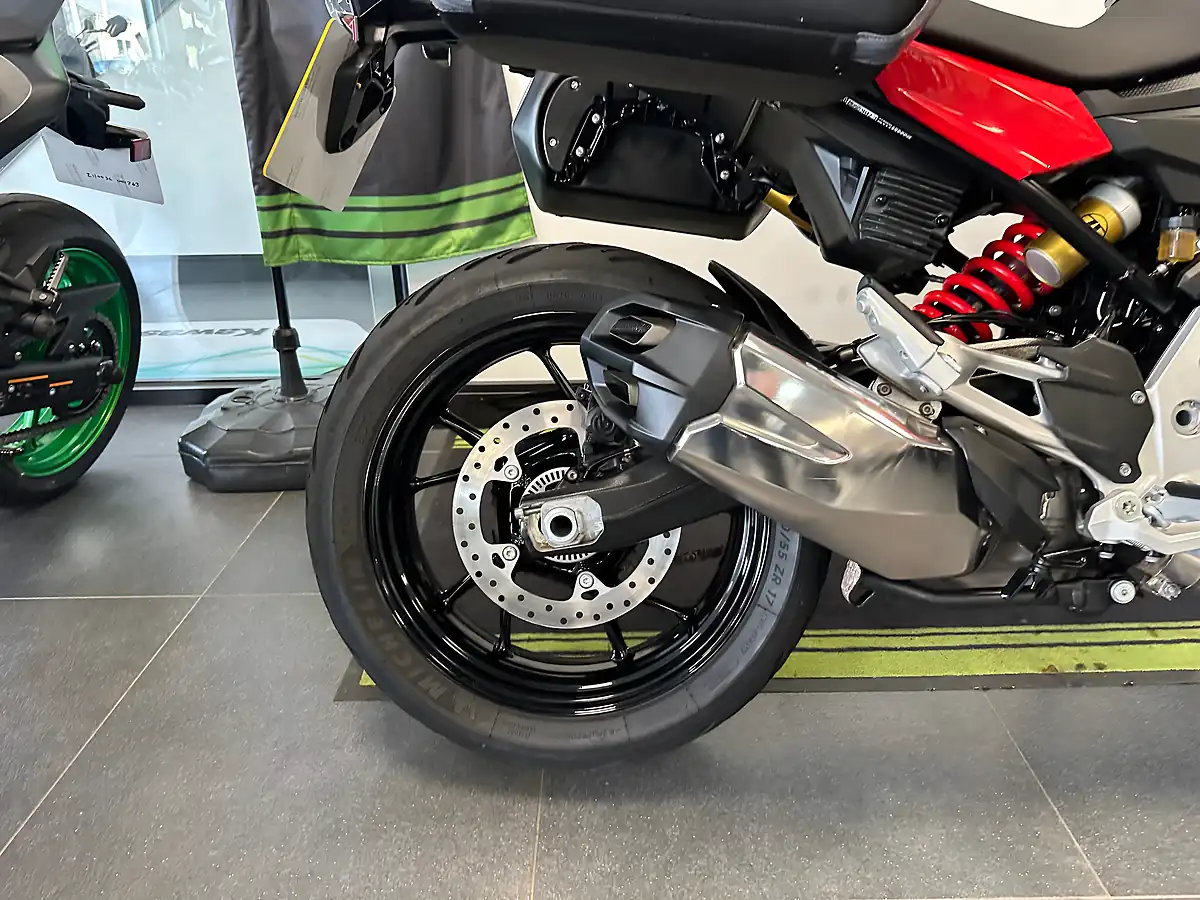 Used 2021 BMW F 900 Xr Red - Interior and Exterior details 4