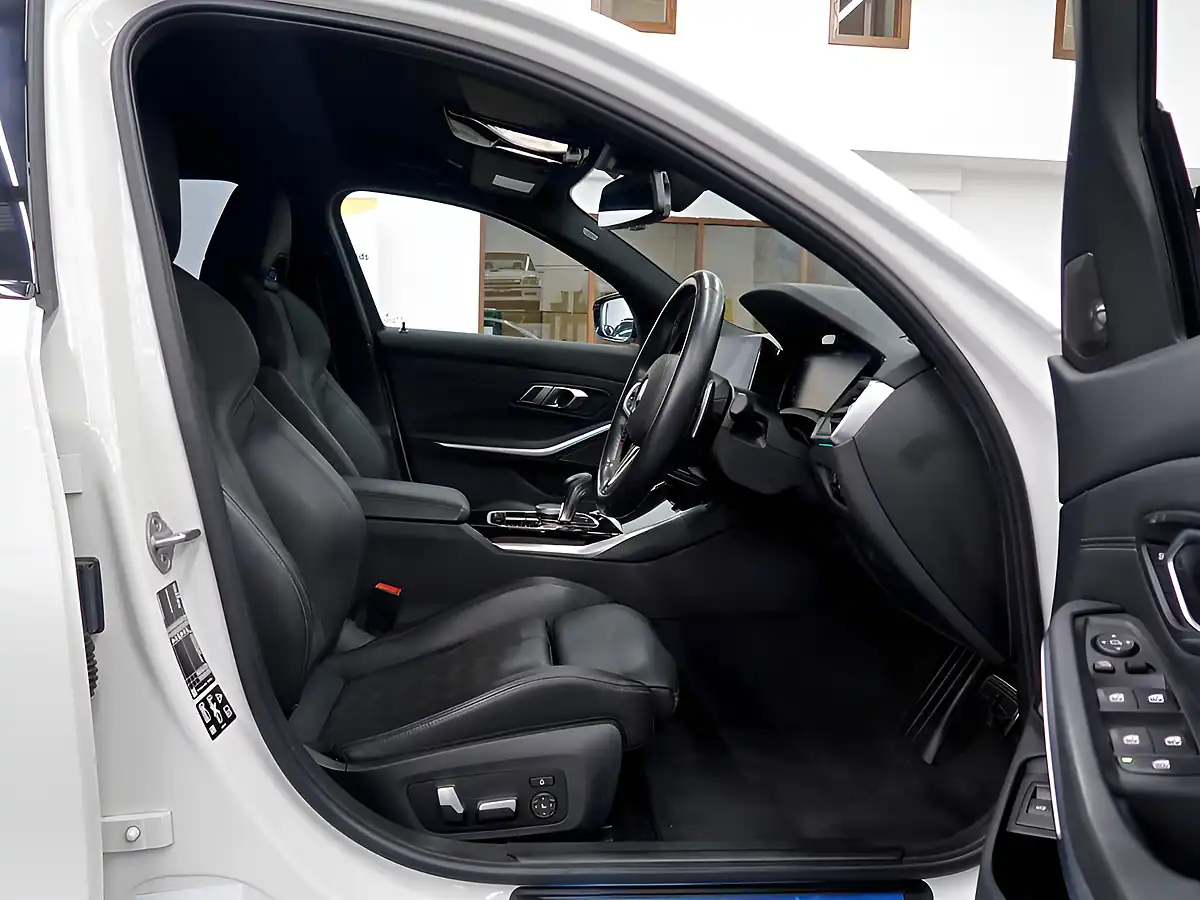 Used 2021 BMW M3 Competition White - Interior and Exterior details 16