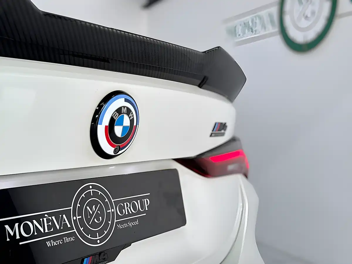 Used 2021 BMW M4 Competition White - Interior and Exterior details 10