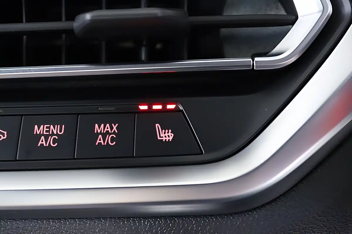 Used 2021 BMW M4 Competition White - Interior and Exterior details 12