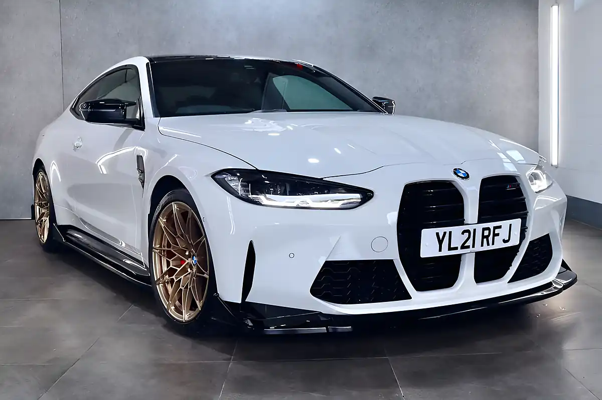 Used 2021 BMW M4 Competition White - Interior and Exterior details 17