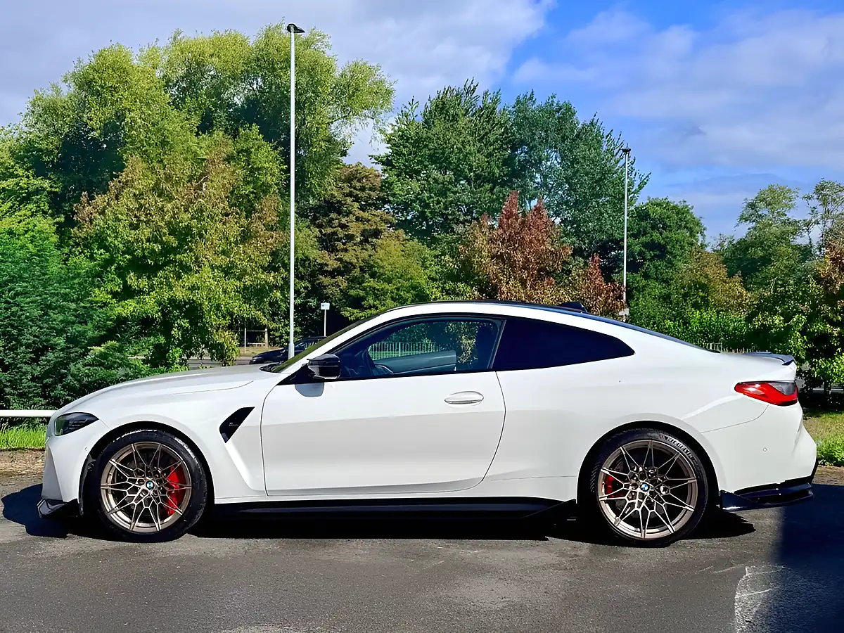 Used 2021 BMW M4 Competition White - Interior and Exterior details 20