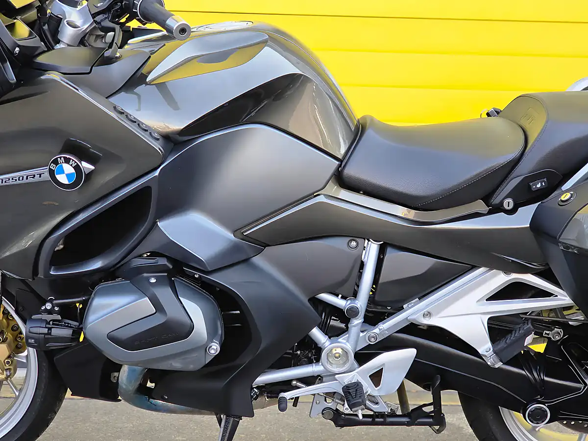 Used 2021 BMW R 1250 Rt Le Bronze - Interior and Exterior details 17