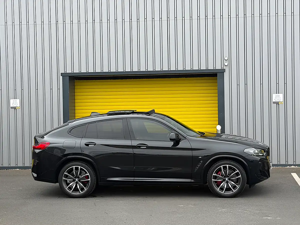 Used 2021 BMW X4 M Sport Black Sapphire - Interior and Exterior details 5