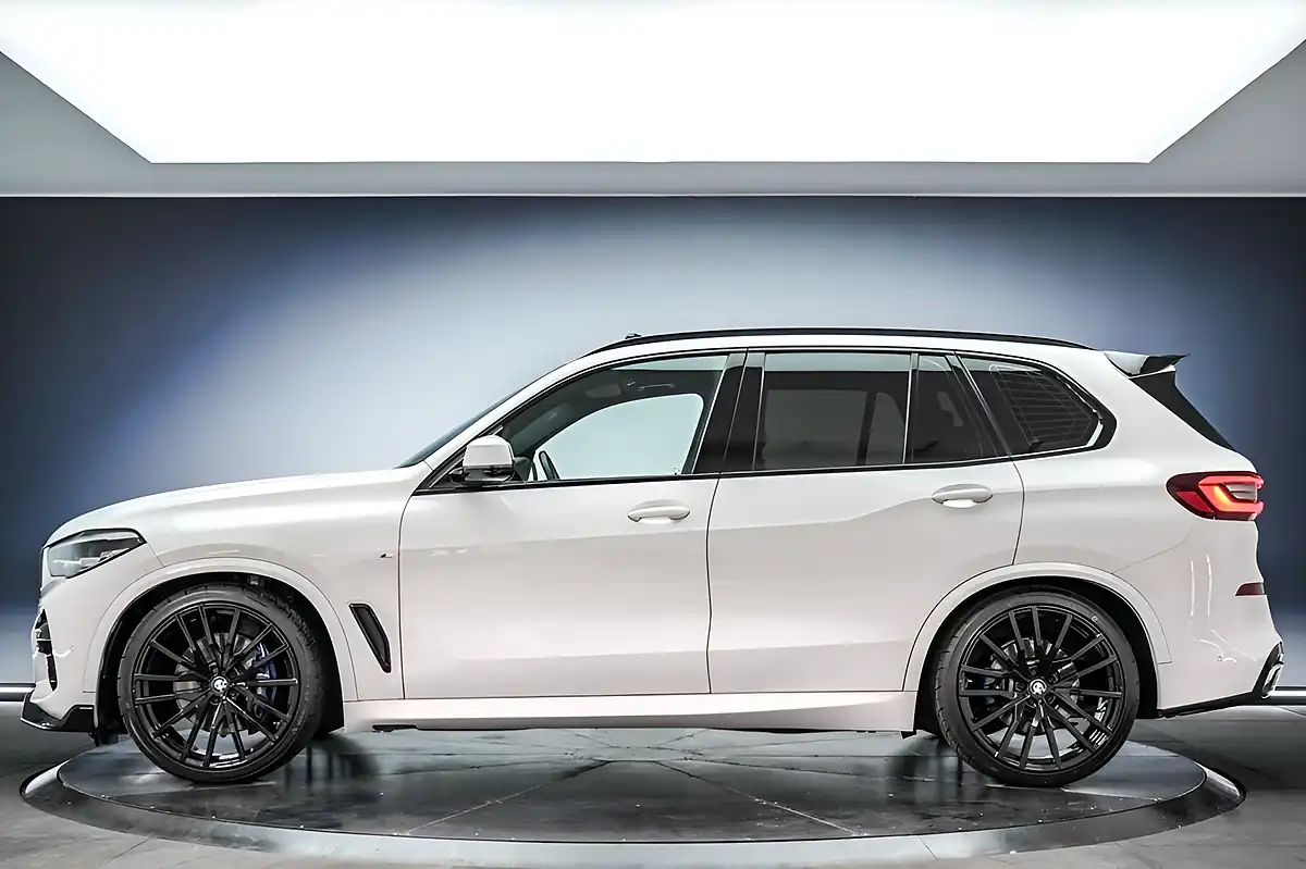 Used 2021 BMW X5 M Sport Alpine White - Interior and Exterior details 10