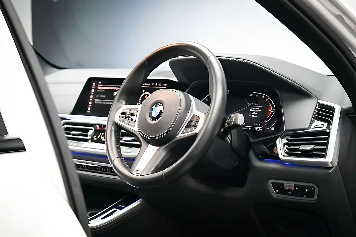 Used 2021 BMW X5 M Sport Alpine White - Interior and Exterior details 14