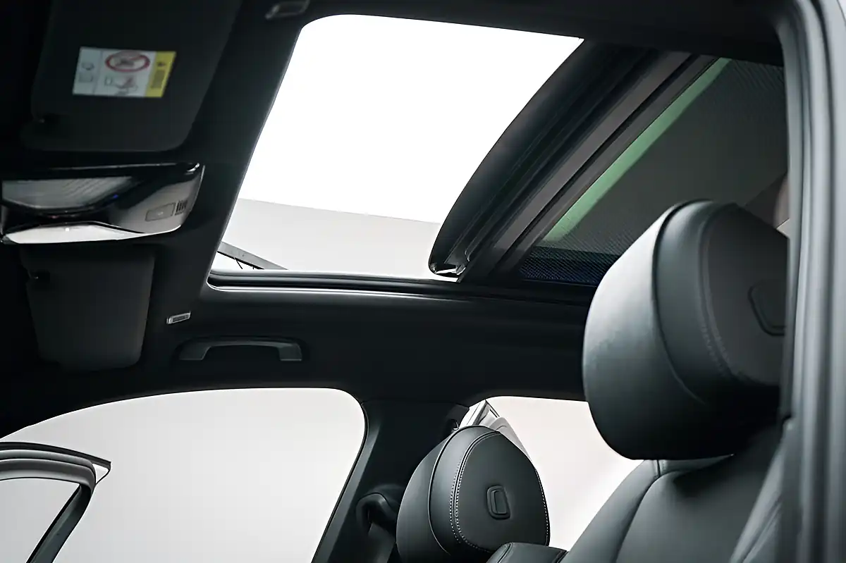 Used 2021 BMW X5 M Sport Alpine White - Interior and Exterior details 4