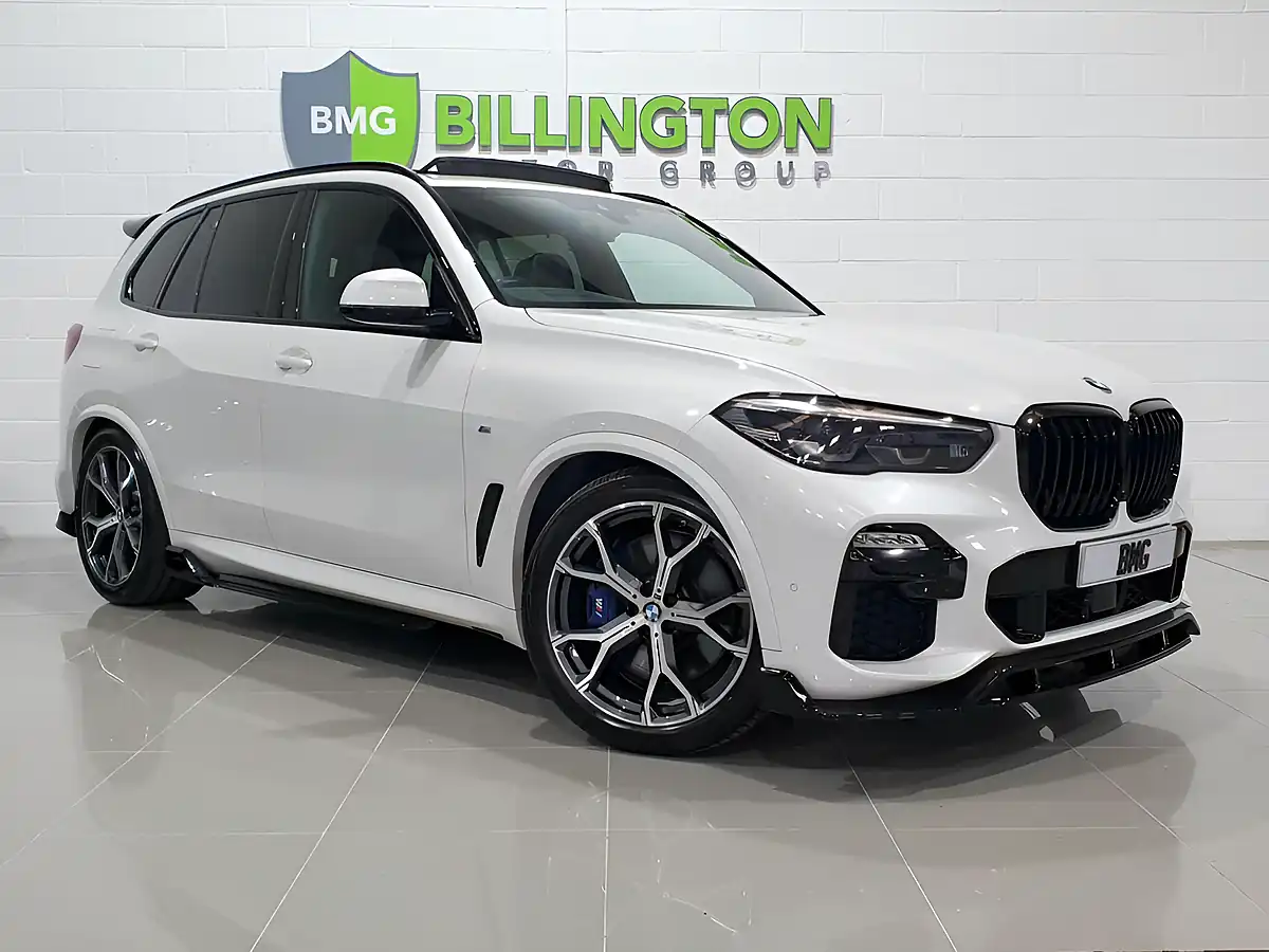Used 2021 BMW X5 M Sport Mineral White - Front View