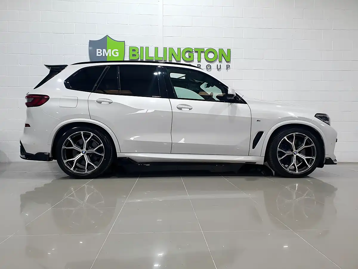 Used 2021 BMW X5 M Sport Mineral White - Interior and Exterior details 8