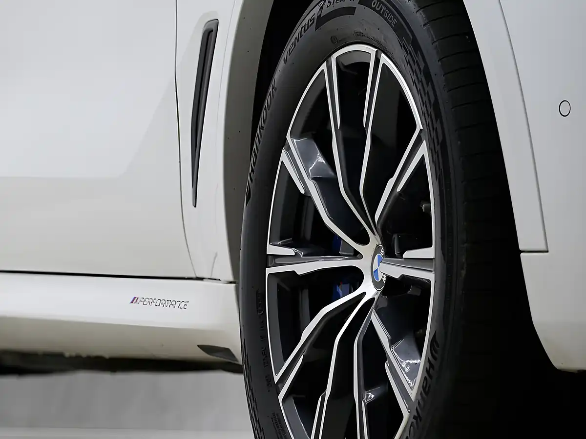 Used 2021 BMW X5 M Sport White - Interior and Exterior details 9