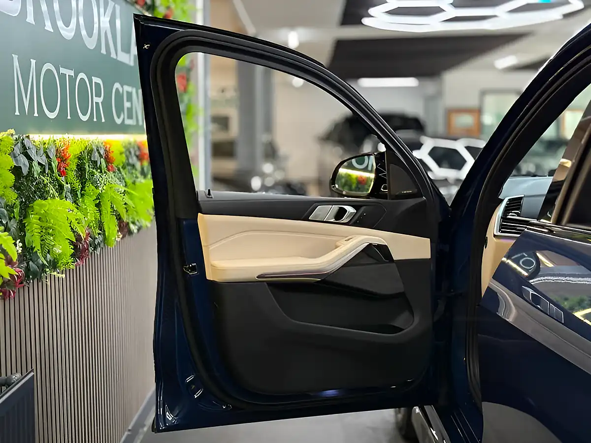 Used 2021 BMW X7 4X Services & Huge Spec Blue - Interior and Exterior details 15