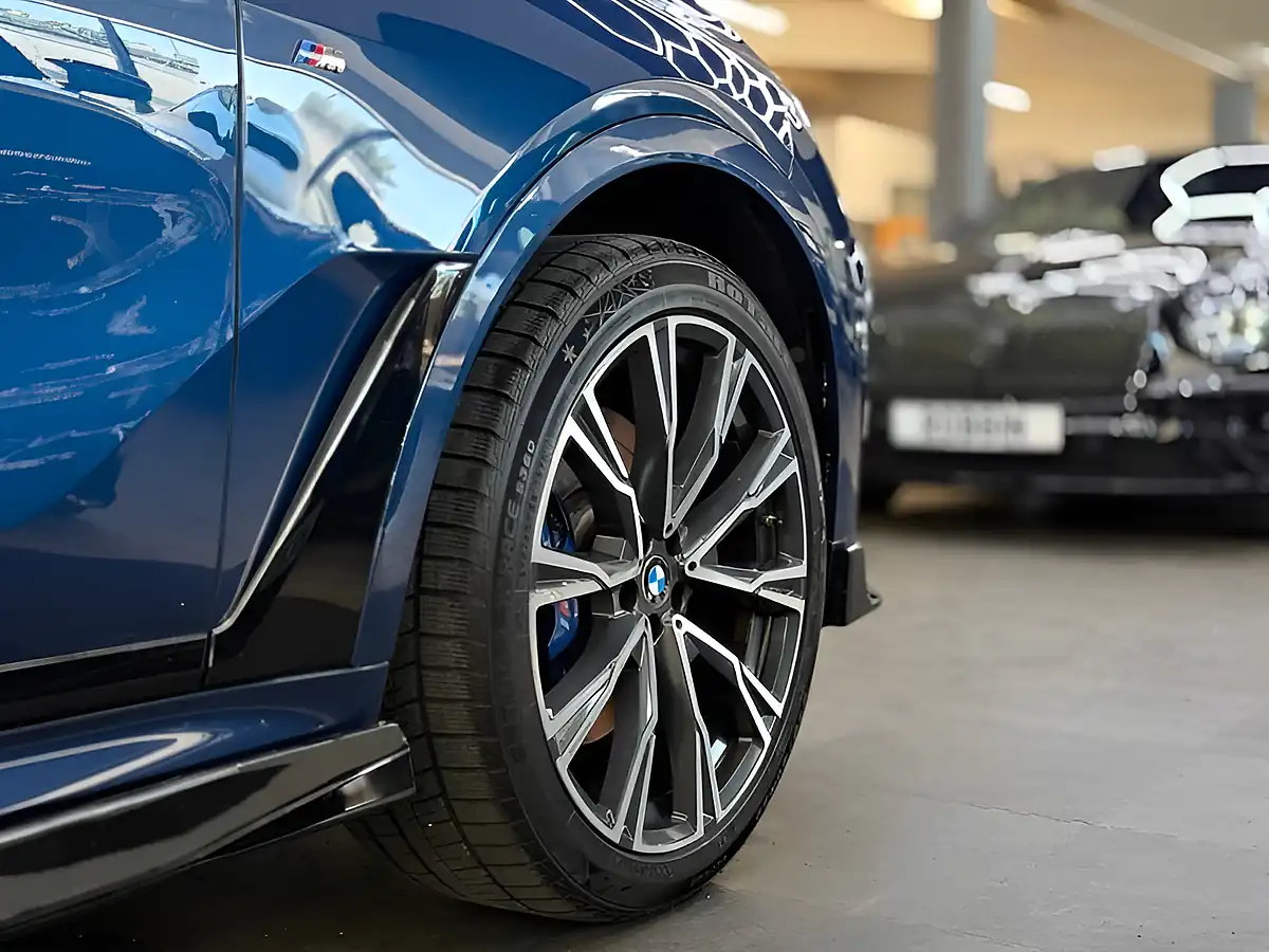 Used 2021 BMW X7 4X Services & Huge Spec Blue - Interior and Exterior details 9