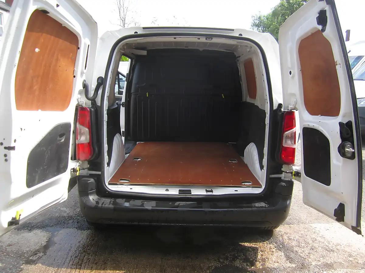 Used 2021 Citroen Berlingo 1000 Enterprise White - Interior and Exterior details 15
