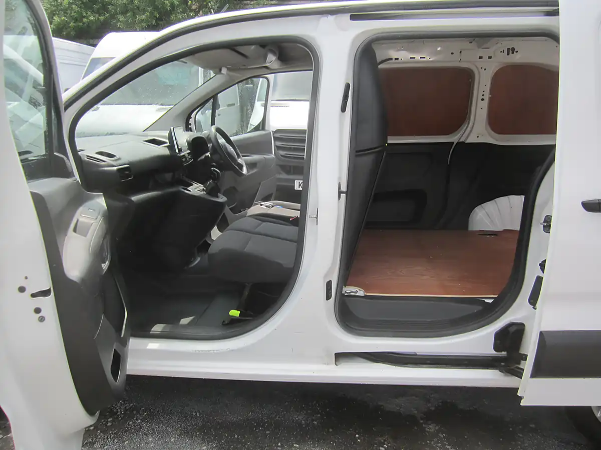 Used 2021 Citroen Berlingo 1000 Enterprise White - Interior and Exterior details 16