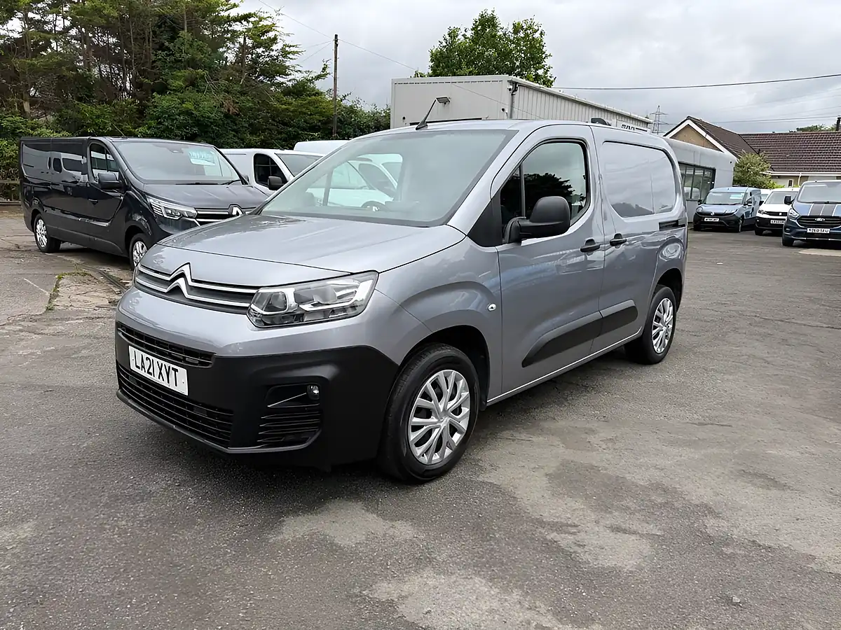 Used 2021 Citroen Berlingo Enterprise M Grey - Front View