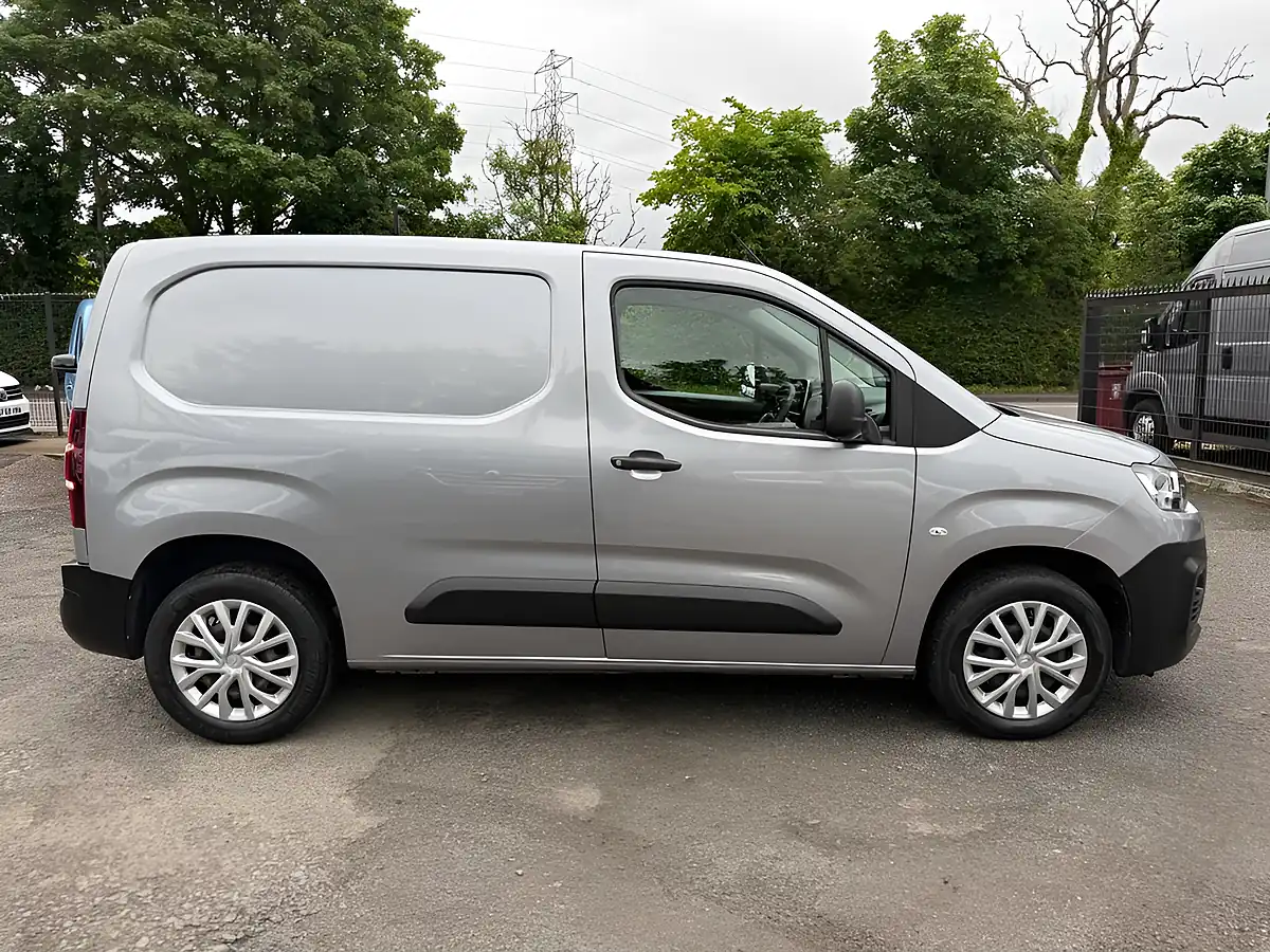 Used 2021 Citroen Berlingo Enterprise M Grey - Interior and Exterior details 14