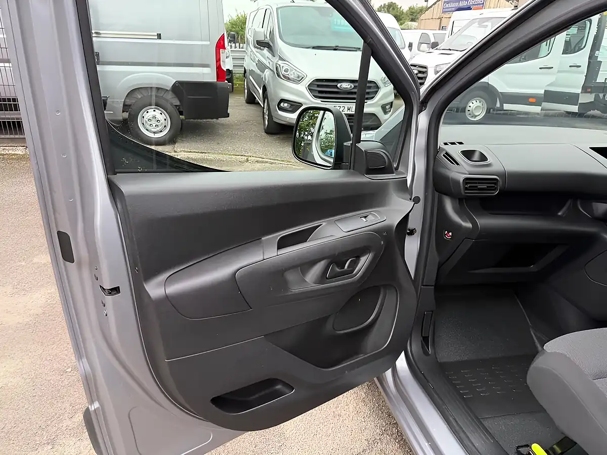 Used 2021 Citroen Berlingo Enterprise M Grey - Interior and Exterior details 17