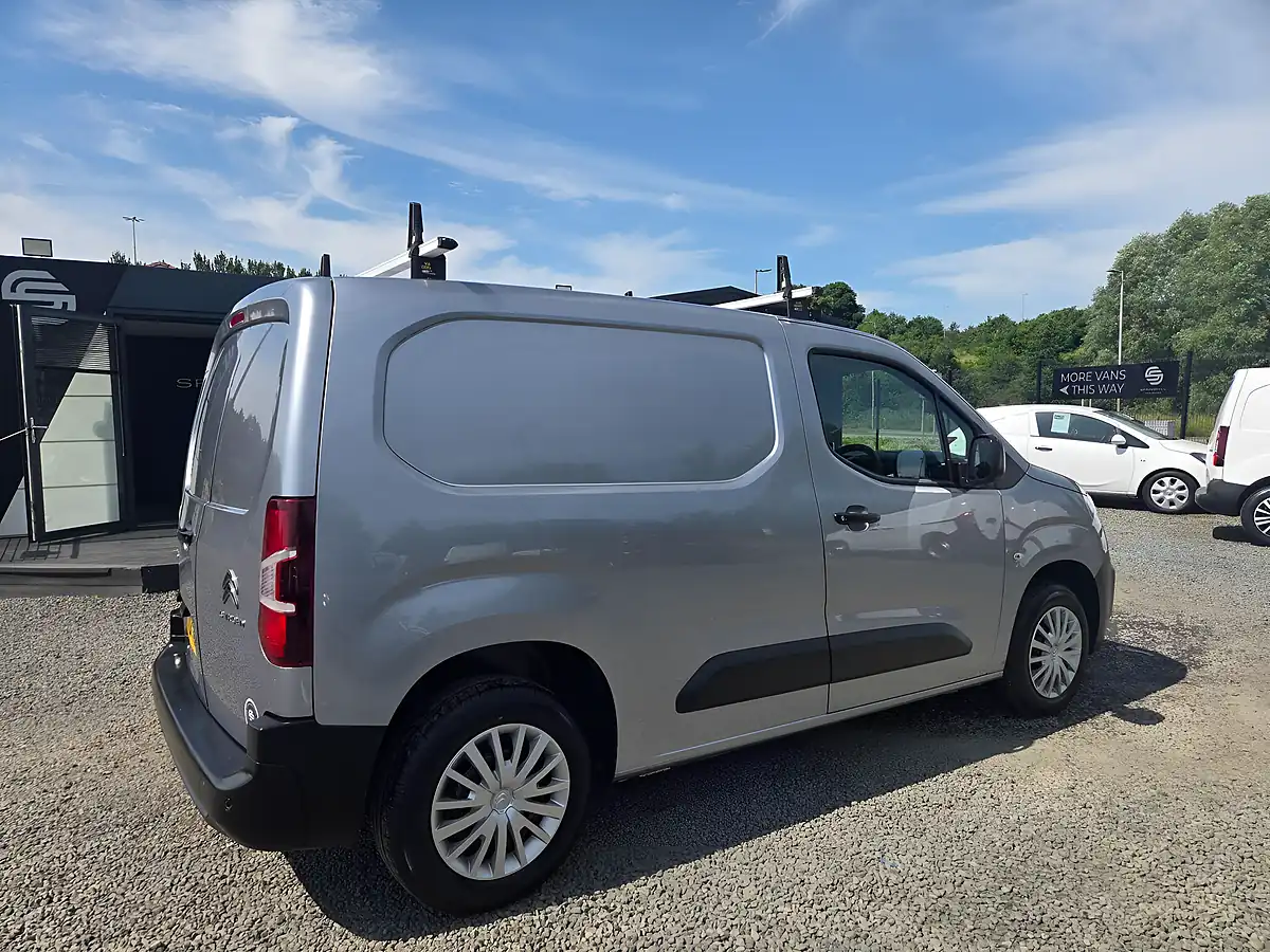 Used 2021 Citroen Berlingo Enterprise M Grey - Interior and Exterior details 4