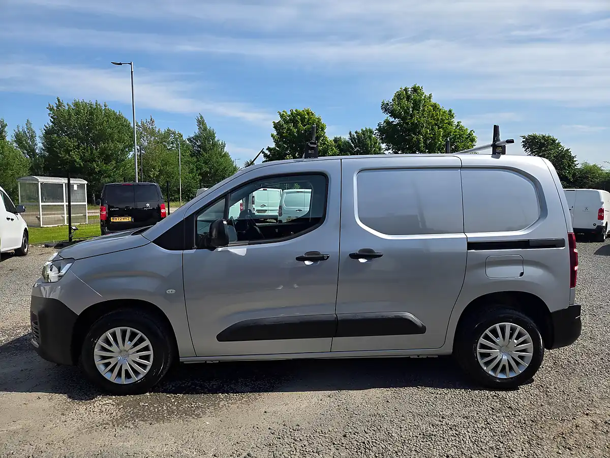 Used 2021 Citroen Berlingo Enterprise M Grey - Interior and Exterior details 8