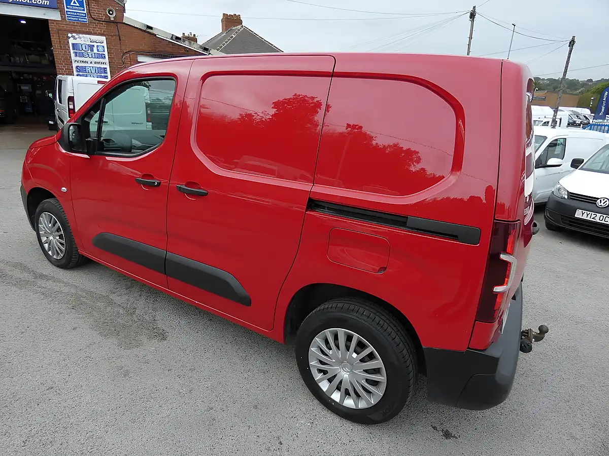 Used 2021 Citroen Berlingo Enterprise M Pro Red - Interior and Exterior details 5