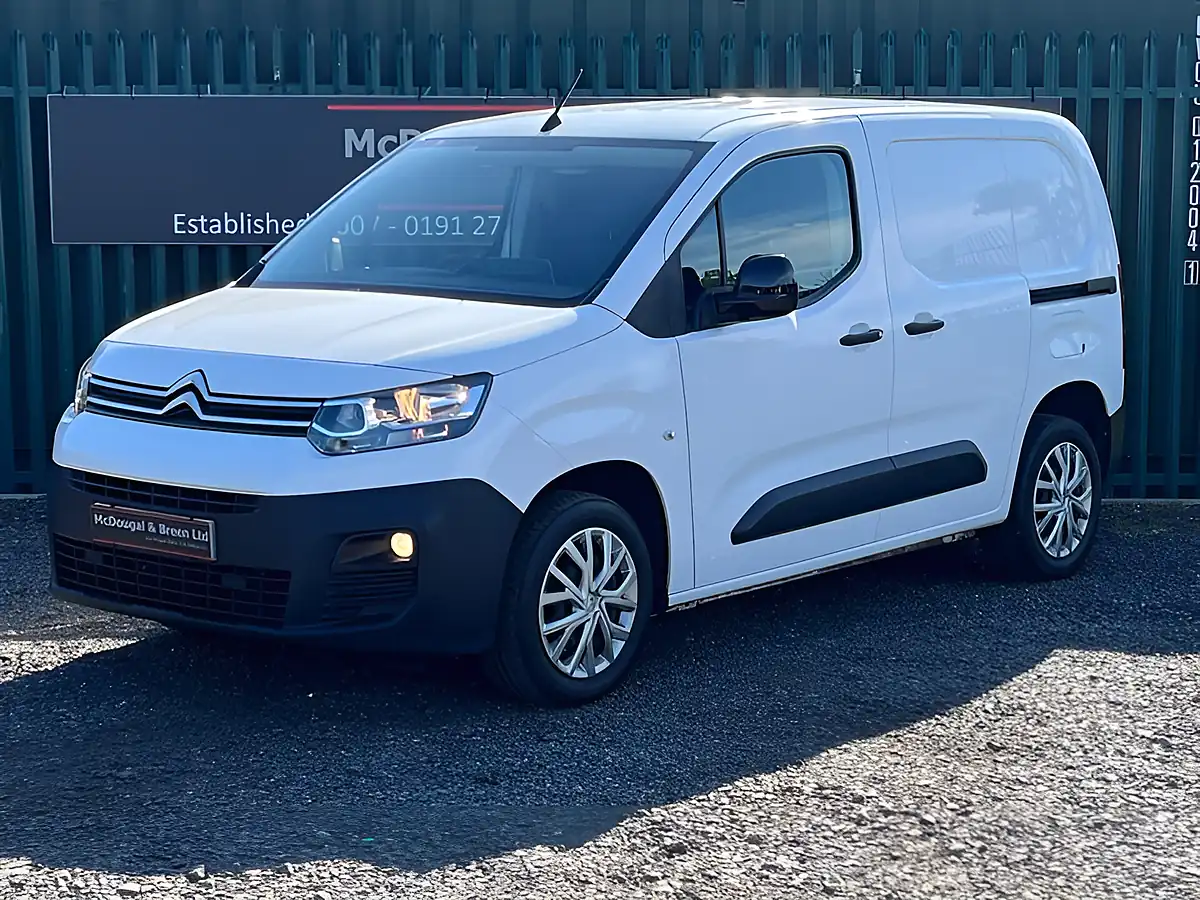 Used 2021 Citroen Berlingo Enterprise M Pro White - Front View