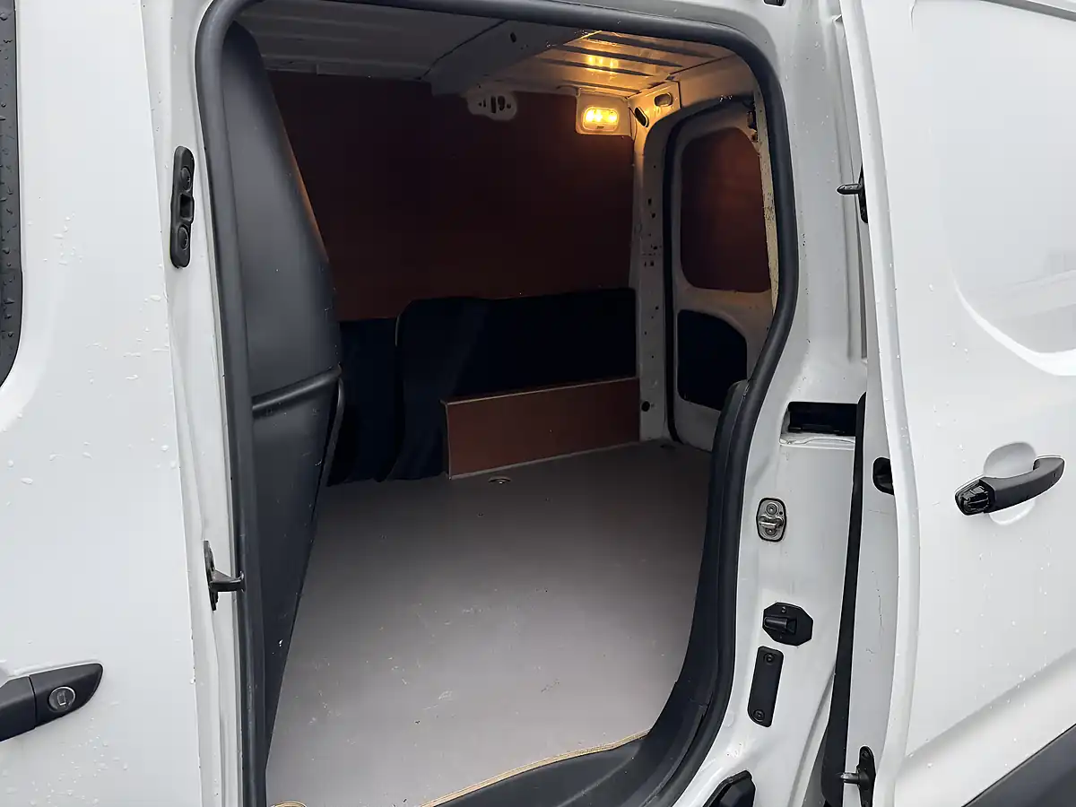 Used 2021 Citroen Berlingo Enterprise M Pro White - Interior and Exterior details 13