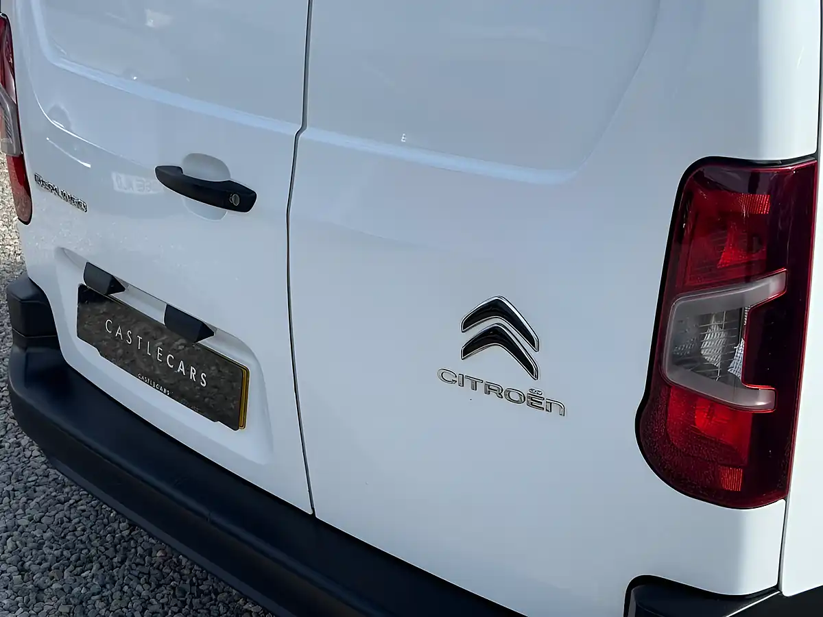 Used 2021 Citroen Berlingo Enterprise M White - Interior and Exterior details 8