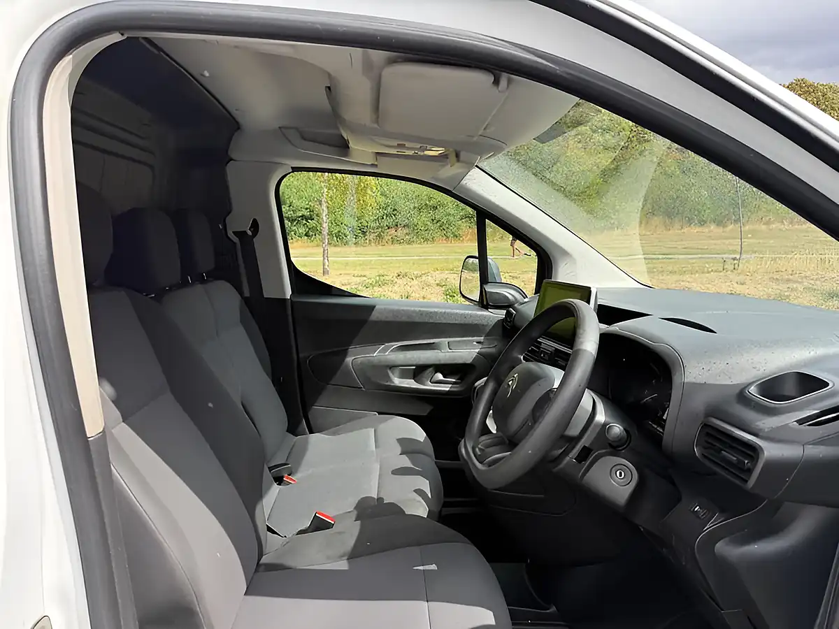Used 2021 Citroen Berlingo Enterprise M White - Interior and Exterior details 14