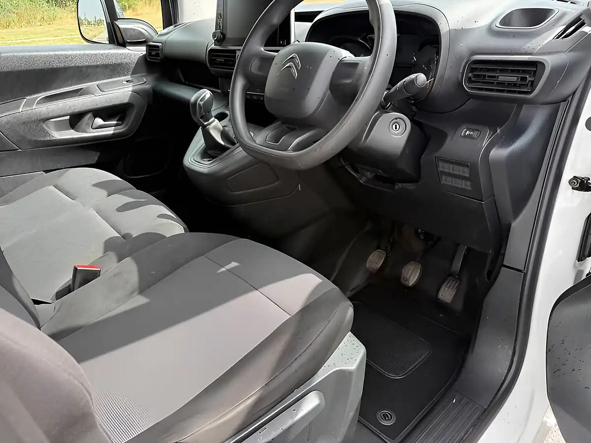 Used 2021 Citroen Berlingo Enterprise M White - Interior and Exterior details 16