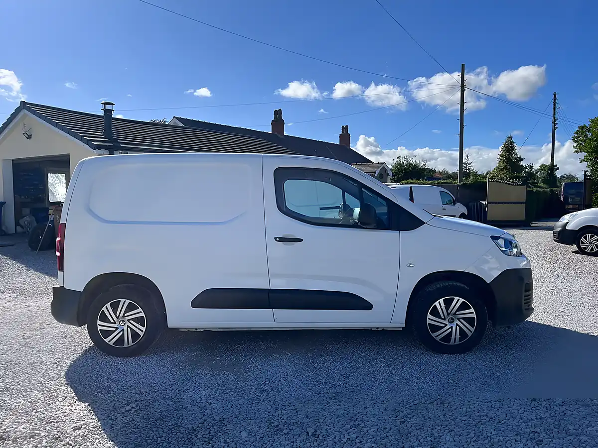 Used 2021 Citroen Berlingo Enterprise M White - Interior and Exterior details 12