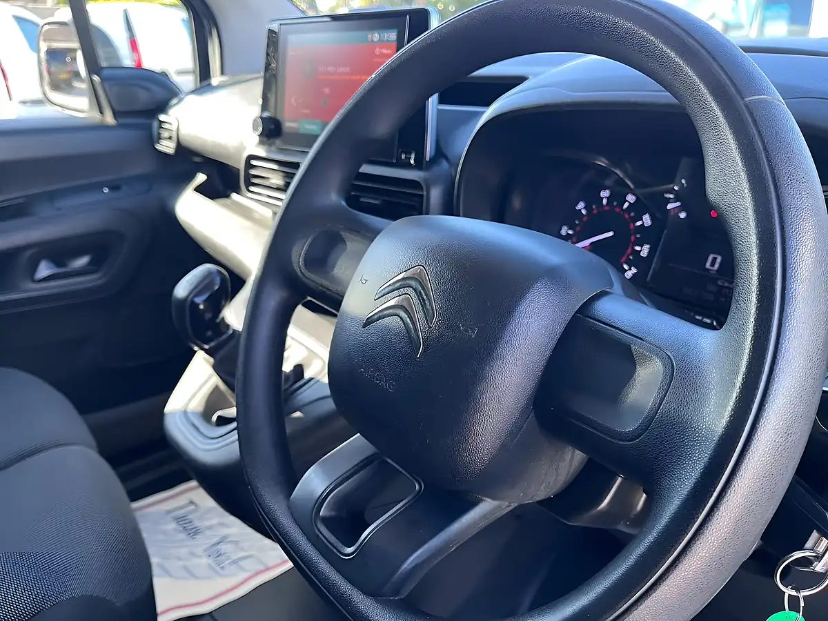 Used 2021 Citroen Berlingo Enterprise M White - Interior and Exterior details 16