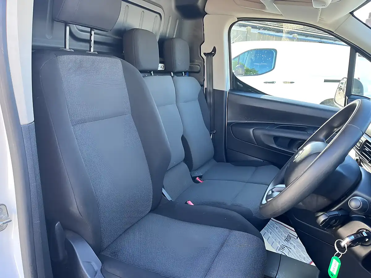 Used 2021 Citroen Berlingo Enterprise M White - Interior and Exterior details 4