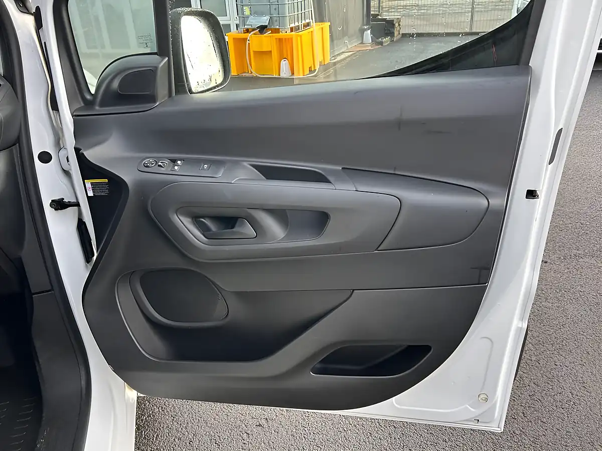 Used 2021 Citroen Berlingo Enterprise M White - Interior and Exterior details 16