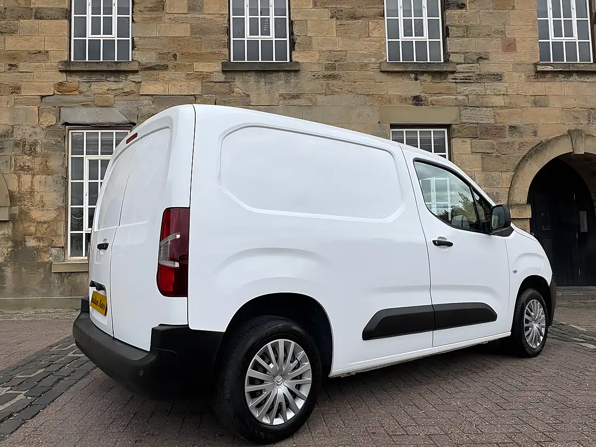 Used 2021 Citroen Berlingo Enterprise M White - Interior and Exterior details 18