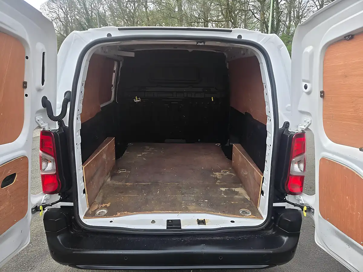 Used 2021 Citroen Berlingo Enterprise Pro White - Interior and Exterior details 11