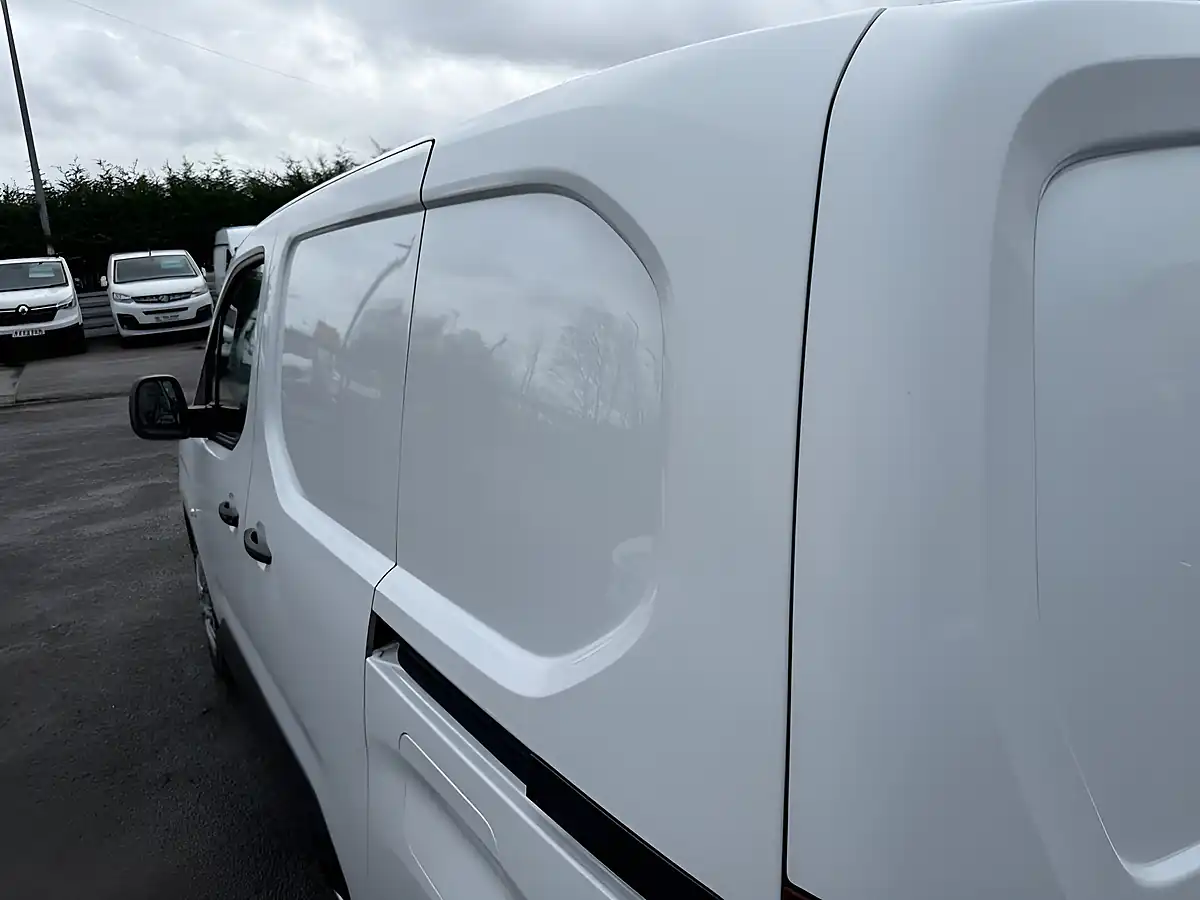 Used 2021 Citroen Berlingo Enterprise White - Interior and Exterior details 19