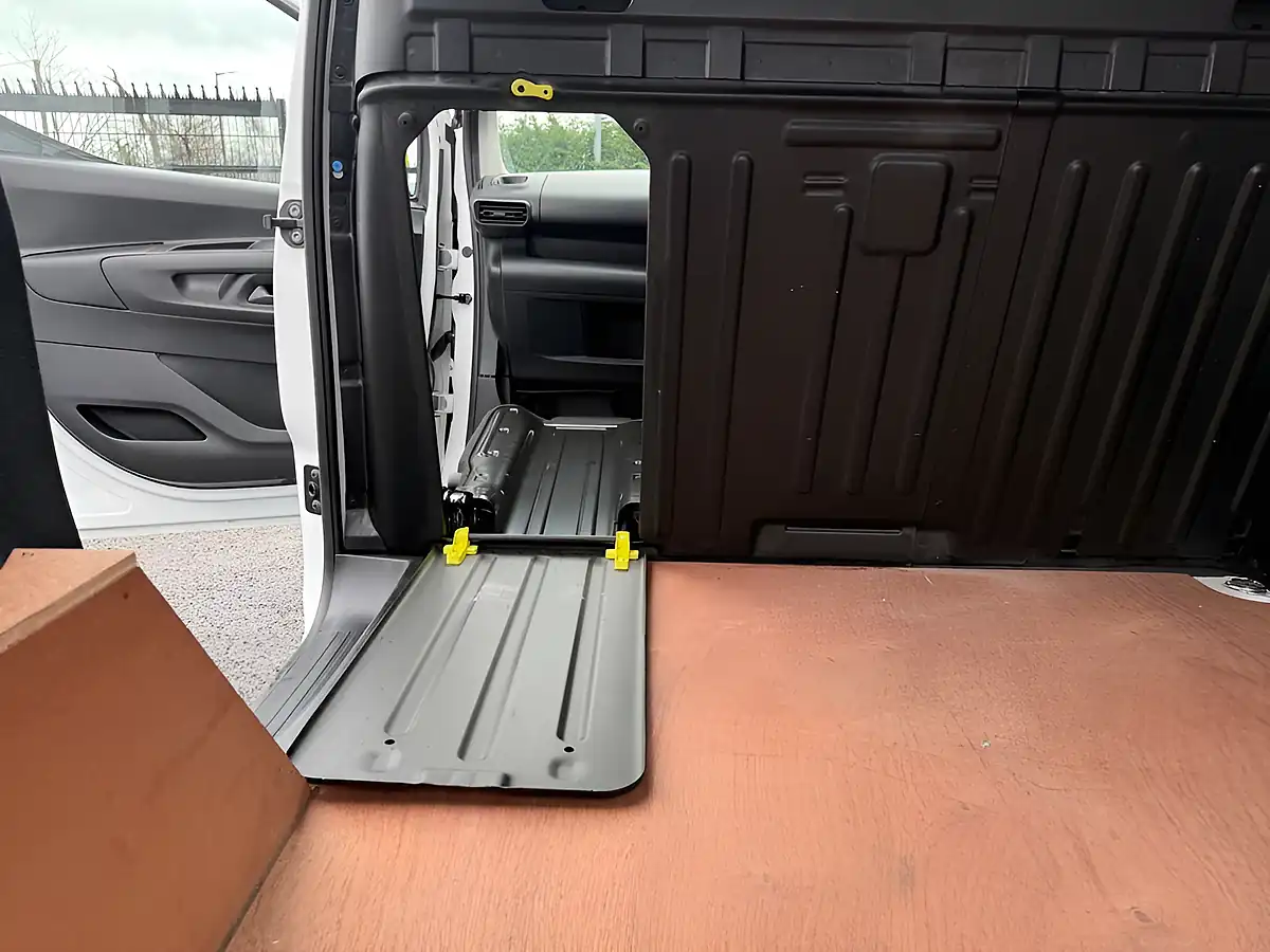 Used 2021 Citroen Berlingo Enterprise White - Interior and Exterior details 6