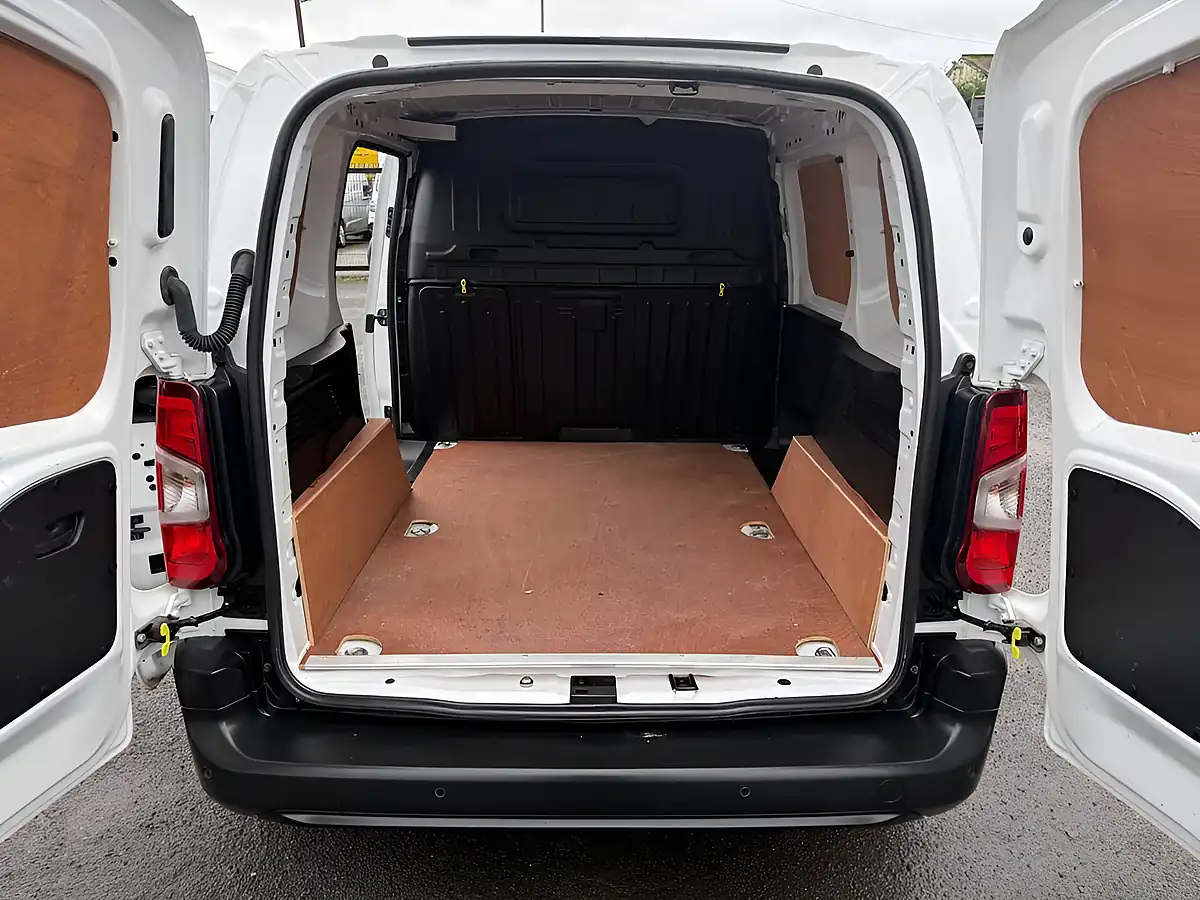 Used 2021 Citroen Berlingo Enterprise White - Interior and Exterior details 7