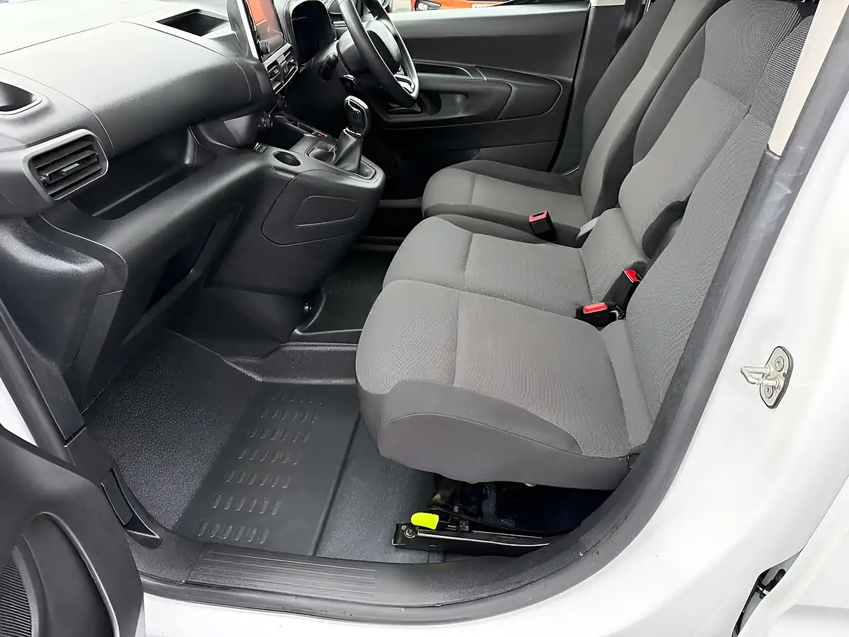 Used 2021 Citroen Berlingo Enterprise White - Interior and Exterior details 9