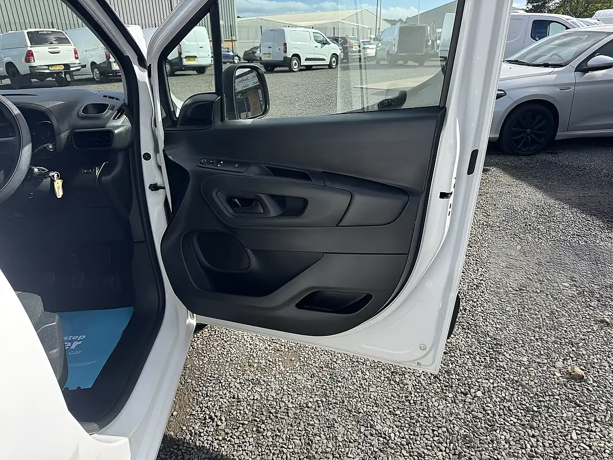 Used 2021 Citroen Berlingo Enterprise Xl Pro White - Interior and Exterior details 14