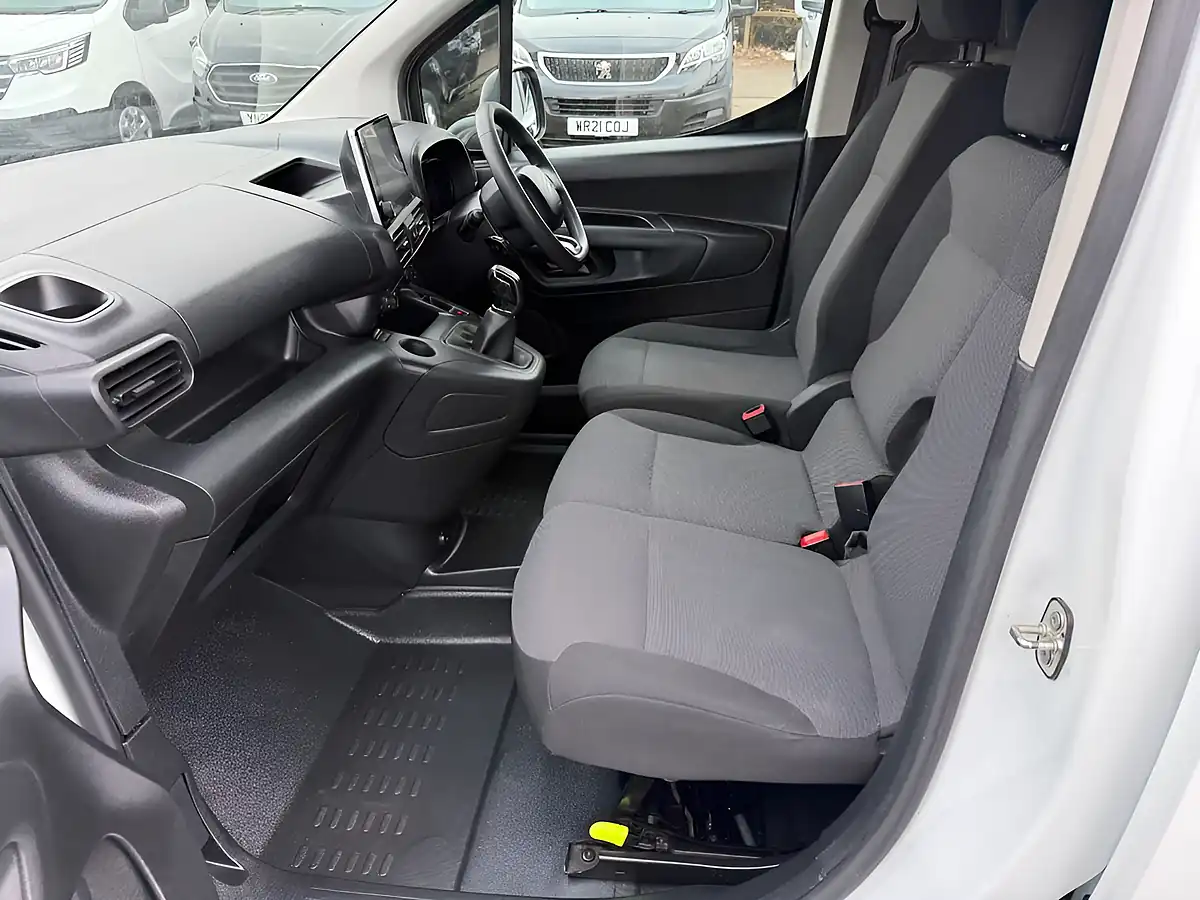 Used 2021 Citroen Berlingo Enterprise Xl White - Interior and Exterior details 4