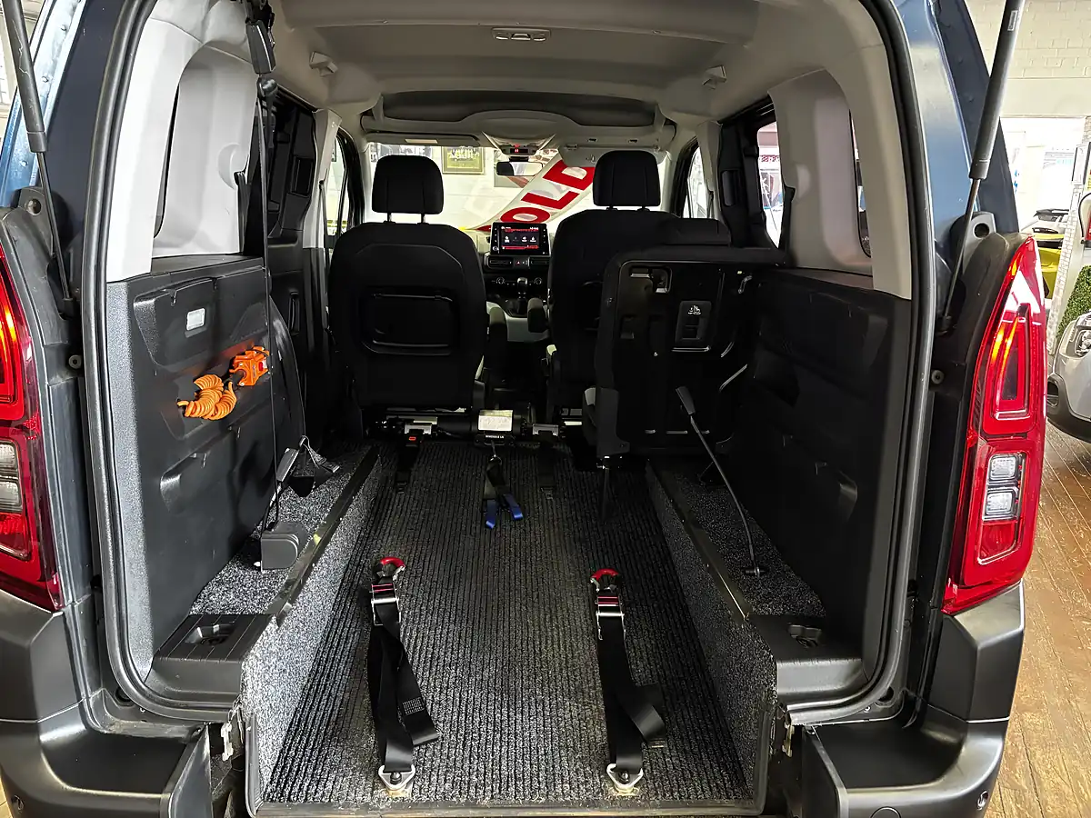 Used 2021 Citroen Berlingo Feel Blue - Interior and Exterior details 17